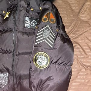 Moose knuckle bomber